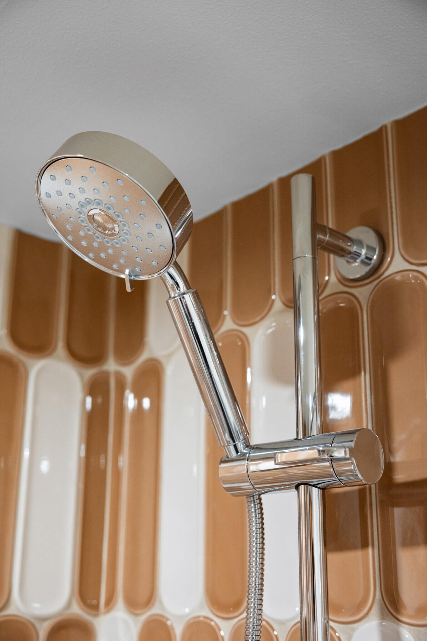 floating shelves, farm sink, custom cabinets, glass tile, hardwood floors, modern farmhouse