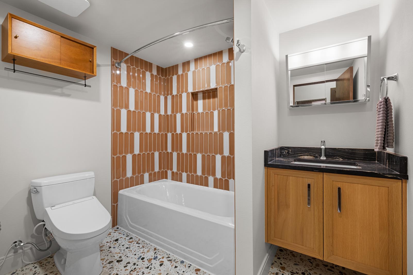 Downstairs-Bath-14-IMG_3511